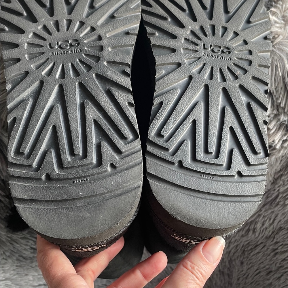 UGG Bailey Button II - image 11